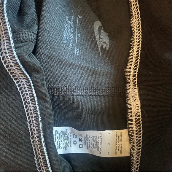 Woman’s Nike Workout Pants - Picture 2 of 2